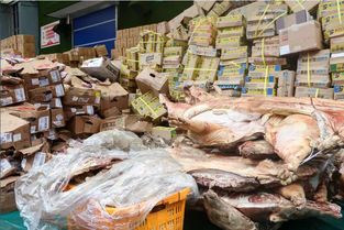 深圳集中销毁35吨违法食品 包括未检疫冻肉 冒牌月饼 劣质洋酒等